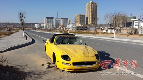 這輛價值百萬元的跑車,如今落魄到這份田地 本報記者李敏攝